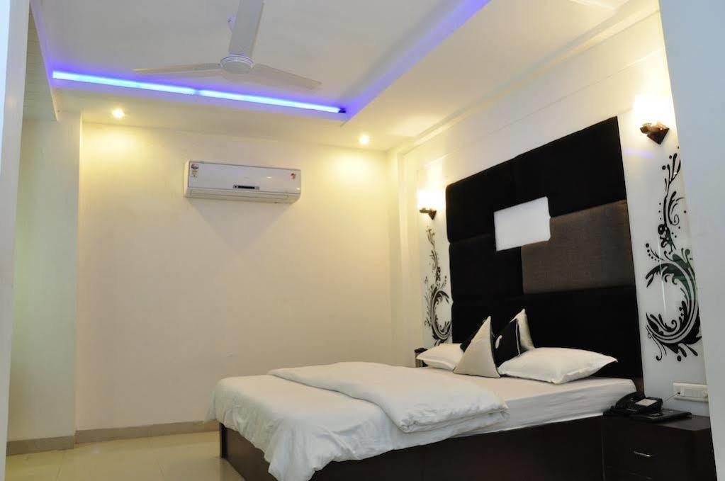 Hotel The Kamta Агра Экстерьер фото
